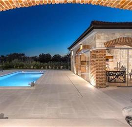 3 bedroom villa with pool, near Zadar, sleeps 8